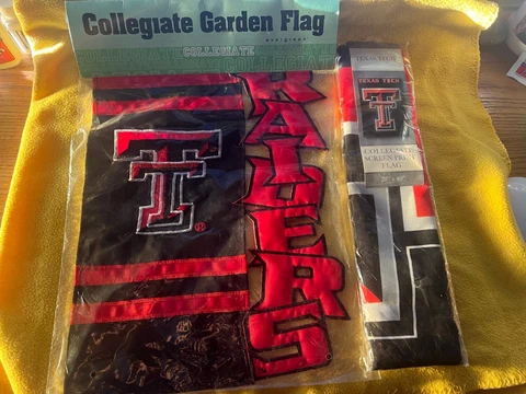 ( 2 ) Texas Tech garden flags Cover
