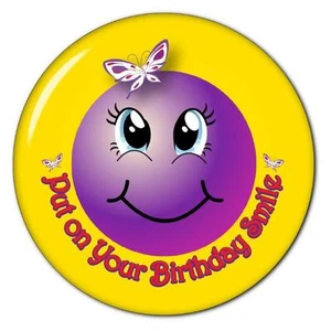 PUT ON YOUR BIRTHDAY SMILEY FACE - RED HAT PURSE MIRROR W/ ORGANZA BAG 3 INCH - Imagen 1 de 3