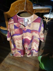 UA Medium Scrub Top Geometric - Picture 1 of 7