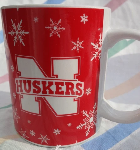 NCAA NEBRASKA 11 OUNCE SNOWFLAKE COFFEE MUG CERAMIC WHITE CORN HUSKERS Cover