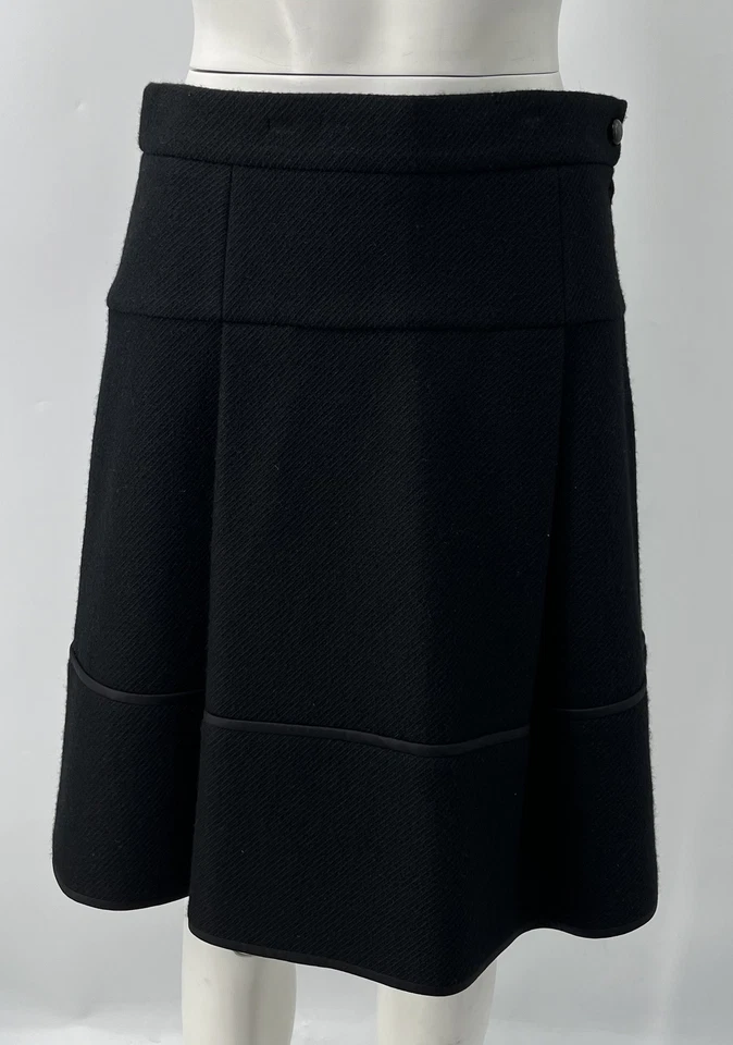 Falda Louis Vuitton Negra Lana Invertida Plisada Hasta la Rodilla Línea A talla 40 Foto 1 de 4