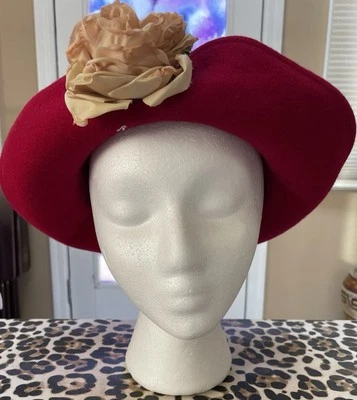 CHAPÉU BOLICHE FEMININO LÃ VERMELHO GRANDE COM ROSA SUPER FOFO!! - Imagem 1 de 4