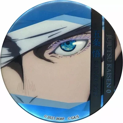 Distintivo scena film Gojo Satoru (da vicino) Jujutsu Kaisen 0 8 cm (2022) - Immagine 1 di 3