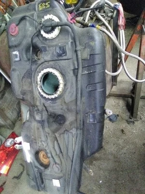 04-10 Toyota Sienna Fuel Tank FWD 3.5 Liter 6 Cylinder - Image 1 of 4