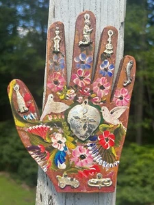 La Mano Wood Right Hand Milagros Mexican 7.5x5 Corazon Sagrado Sacred Heart E02 - Picture 1 of 4