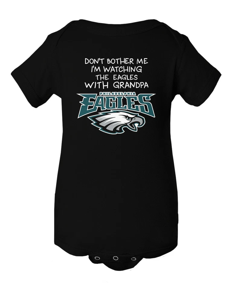 Body de manga corta para bebé Watching With Grandpa Dont Bother Philadelphia Eagles Foto 1 de 1