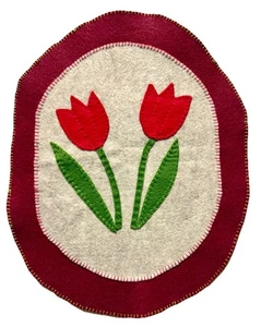 Alfombra de centavo de arte popular hecha a mano alfombra de velas prim NUEVO-FIELTRO-ROJO TULIPANES PRIMAVERA tapete - Imagen 1 de 8