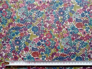 Remnant MARGARET ANNIE G - FLOWERS Liberty Tana Lawn cotton approx 40 x 50 cm - Picture 1 of 5