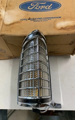 NOS 1973 74 75 76 Lincoln Mark IV Right Park Lamp Corner Lamp Assembly - Image 1 of 4