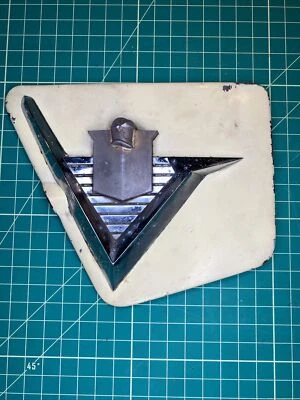 1955 - 56 道奇定制皇家燃油门带徽章  — 第 1/4 张图片