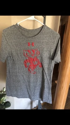 Camiseta para hombre Under Armour Wisconsin Badgers talla L en muy buen estado Foto 1 de 4