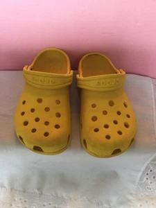 Crocs Kids Sandals Unisex Color Yellow Size 12 Flat Slingback - Picture 1 of 18
