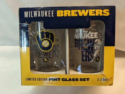 2018 Milwaukee Brewers Season Seat Ticket Holder Limited Edition Pint Glass Set Cover