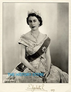 Queen Elizabeth II of the United Kingdom - signed 10x8 Photograph Print Majesty - Bild 1 von 1