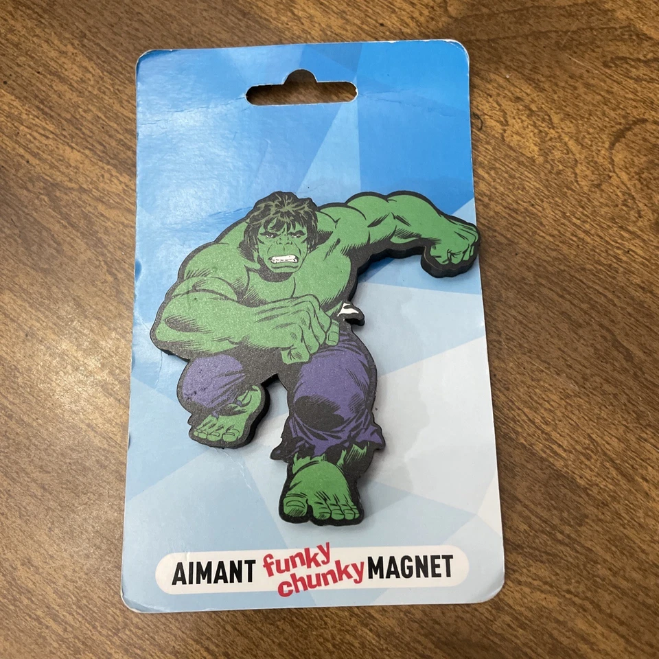 Cómics de Marvel El Increíble Hulk Running Retro Recortado Grueso Imán Verde Foto 1 de 2
