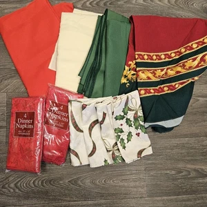 Tablecloth & Napkin Lot Red Green Holly Festive Holiday Christmas Dinner  - Picture 1 of 19