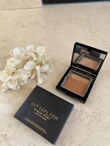 Fusion Beauty Ultra Flesh Ninja Star 18 quilates Gold Dual Finish Moisturize Powder - Imagen 1 de 2