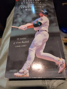 Guida media MLB Oakland Athletics 1997 / A's / 30 ° anniversario / McGwire - Foto 1 di 3