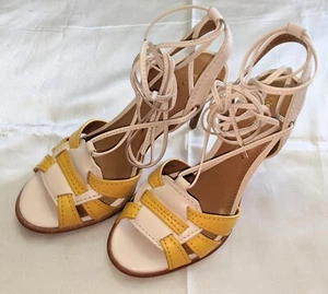 Coach Kiara Women's Strappy Slingback Ankle Wrap Heels Size 5B Yellow & White - Foto 1 di 11