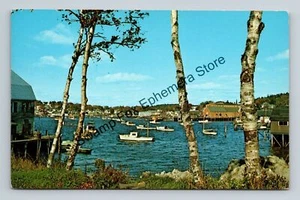 Postcard Boothbay Harboe Maine East Side Showing Busy Harbor Scene - Picture 1 of 2