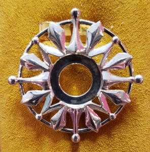 Kameleon Jewelry Compass Pendant - Picture 1 of 3