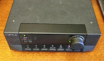 Cyrus 8vs Amplificatore Integrato + Telecomando funzionante MA LEGGI - Immagine 1 di 4