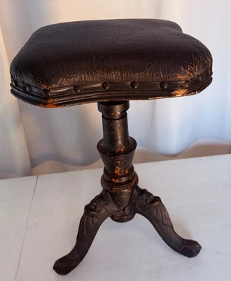 Taburete de piano antiguo Geo W Archer de la década de 1870 patas de hierro fundido giratorias Foto 1 de 4