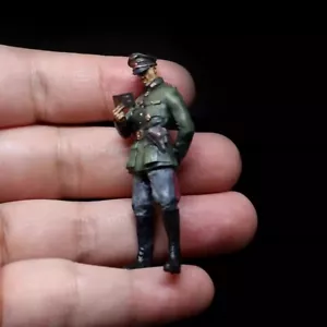 Homemade 1/35 German Officer Reading Guard Finished Model Static Ornament - Picture 1 of 8