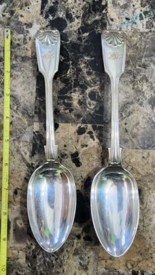 🤪 LOTE DE 2 COLHERES DE SERVIR DE MESA VINTAGE BANHADAS A PRATA PADRÃO CONCHA "9 3/8" - Imagem 1 de 4