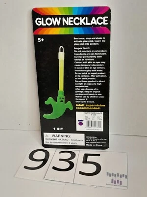 NUEVO SELLADO Halloween Brilla en la Oscuridad Verde Fantasma Varita Colgante Collar Foto 1 de 4