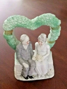 Vintage 1992 Artmark Music Box The Way We Were Senior Couple. - Picture 1 of 4
