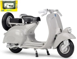 Welly 1:18 Scale Vespa 125CC 1953 Light Grey - Picture 1 of 1