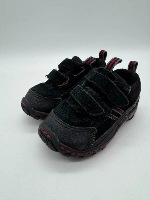 Zapatillas deportivas SmartFit para niños pequeños negras y rojas talla 5 1/2 Foto 1 de 4