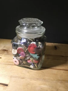 Lots of Assorted Vintage Buttons in Glass Jar.. - Picture 1 of 15