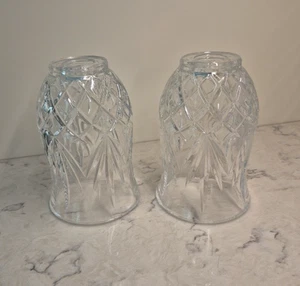 Par de pantallas de lámpara de tocador de vidrio transparente con patrón de ventilador con cremallera de diamante - Imagen 1 de 12