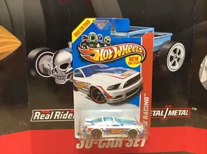 Hot Wheels HW Racing (2013) White '13 Ford Mustang GT Toy Car 106/250 B2 - Picture 1 of 4