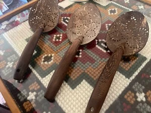 Handmade Ergonomic Tribal Strainer Spoon Made From Coconut Decorative Vintage - Picture 1 of 12