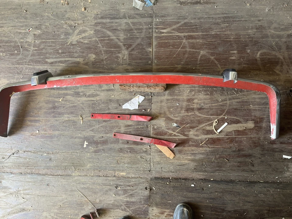 Parachoques delantero con soportes Consul Capri; buen estado Foto 1 de 4