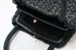 Cartera tejida con cierre de beso con doble asa superior diseño Walborg de rafia, años 60’s vintage - Imagen 1 de 9