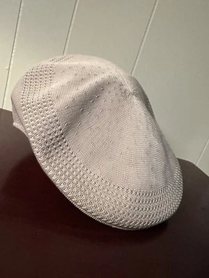 Gorra Kangol Para Hombre Grande Caqui Tropic 504 Ventair Plana Ajustada Logo Canguro Foto 1 de 4