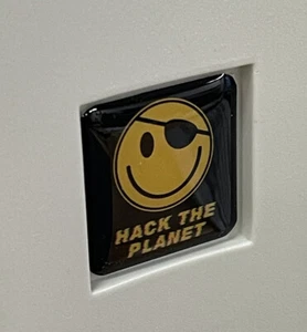 HACKERS Movie HACK THE PLANET Computer Case Badge DOMED Sticker Retro PC 1x1 - Picture 1 of 1