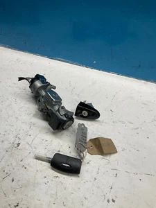 2010 FORD MONDEO MK4-TITANIUM—TDCI—-IGNITION + DOOR LOCK+ KEY TO FIT BOTH - Picture 1 of 3