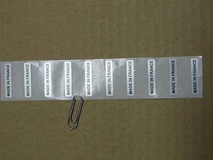 Lot de 100 étiquettes autocollantes MADE IN FRANCE 25 x 5mm noir sur fond gris  - Foto 1 di 1