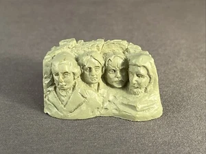"Diorama vintage miniatura Mt Mount Rushmore modelo a escala piedra gris recuerdo 1,5""" - Imagen 1 de 7