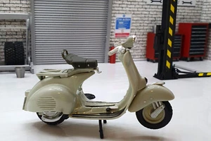 Vespa 150 1955 1:18 Scale Scooter Model Supreme - Picture 1 of 4