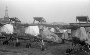 35MM ORIGINAL AIRCRAFT NEGATIVE DF184 TIGER MOTH RAF ROLLASON CROYDON 1954 #6431 - Bild 1 von 1