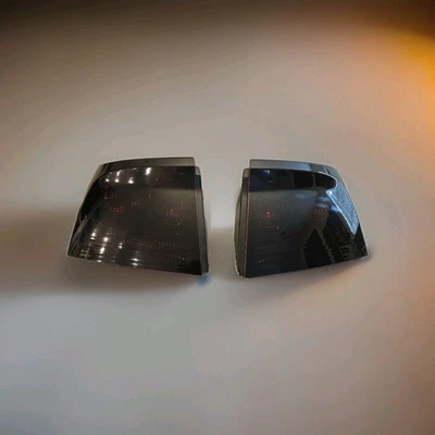 Juego de pares de luces traseras Dodge Charger 2007 (apagado) Foto 1 de 3