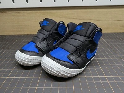 US3C - Botín de cuna Air Jordan 1 'Varsity Royal' AT3745-007 Foto 1 de 4