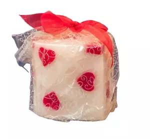 Small Attractive Guild House Heart Candle Scent "Red Not Cinnamon" Valentine - Picture 1 of 3