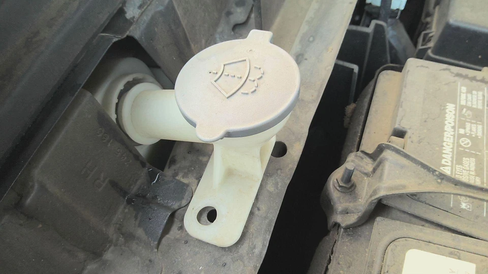 Washer Bottle NISSAN TITAN 17 18 19 - Изображение 1 из 1